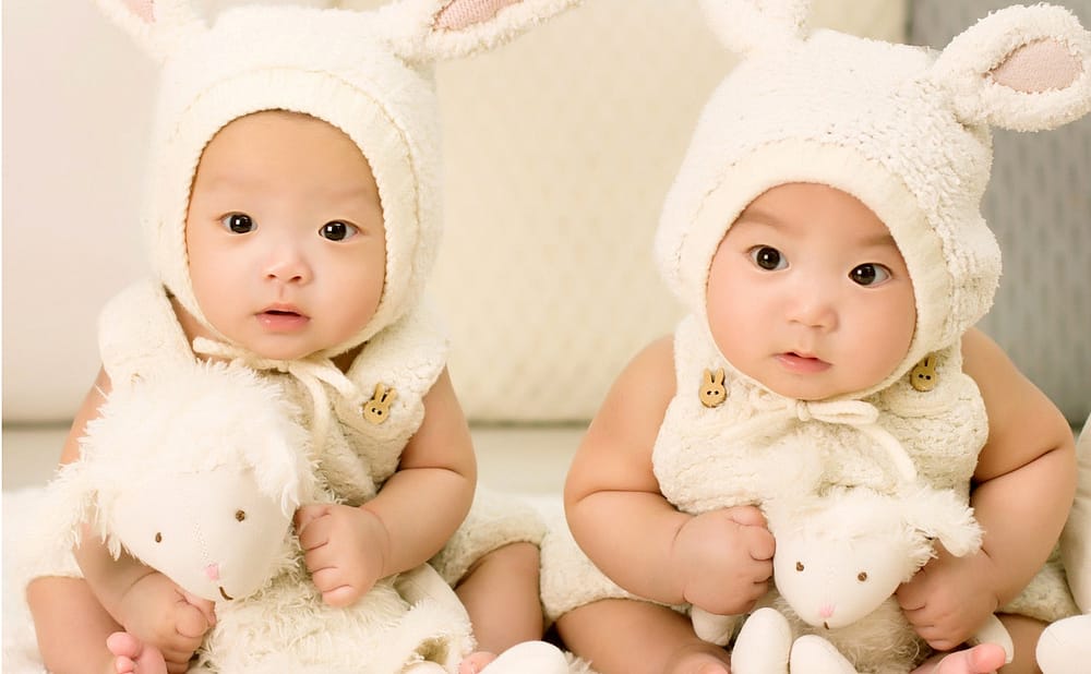 baby-twins-brother-and-sister-one-hundred-days